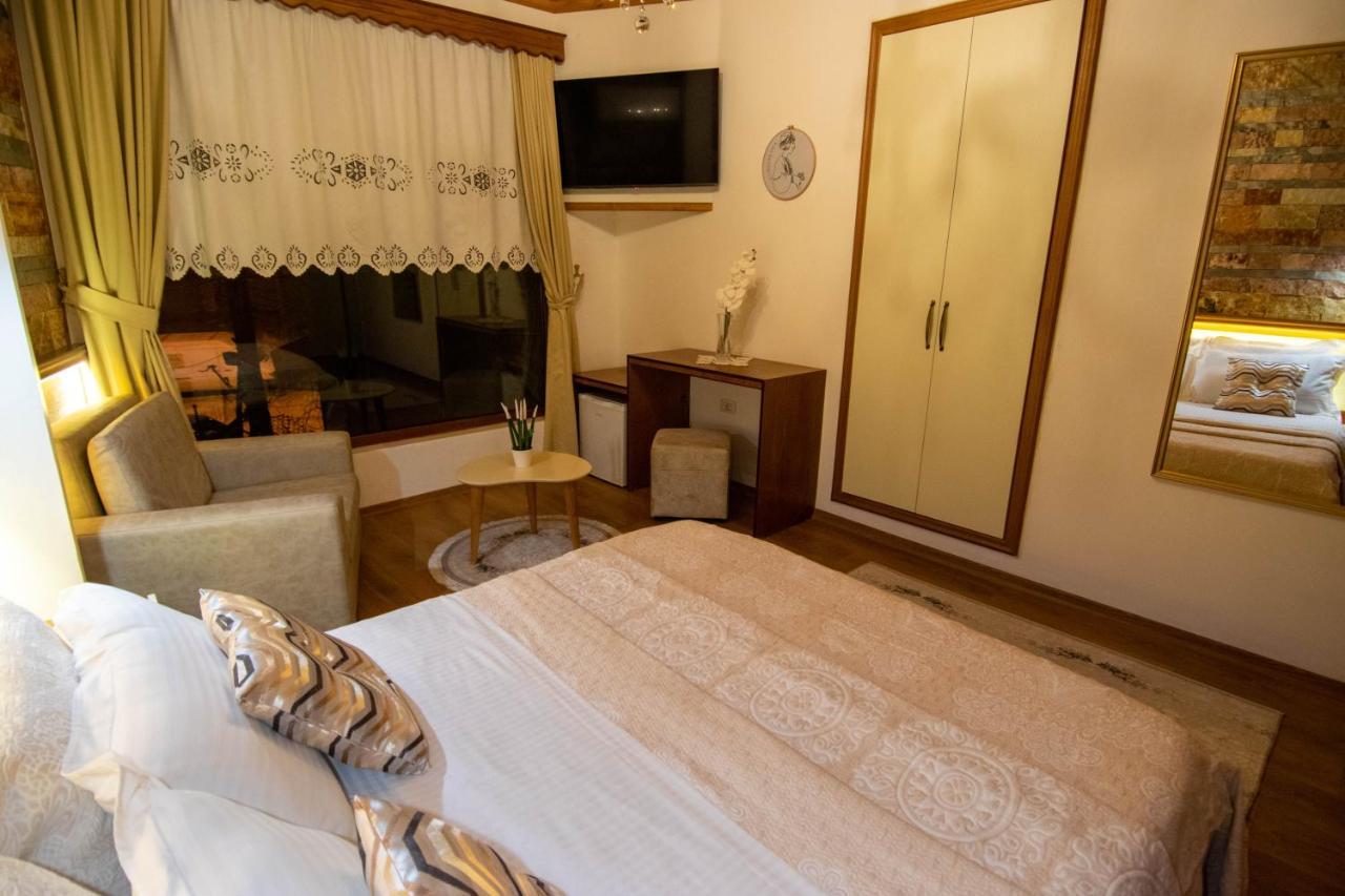 Te Kalaja Rooms ジロカストラ エクステリア 写真